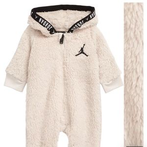 Fleece Hooded Romper
JORDAN